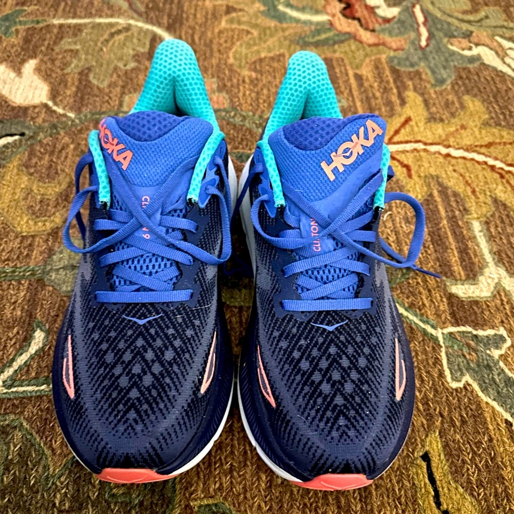 EUC HOKA Clifton 9 Sneakers Size 8!!